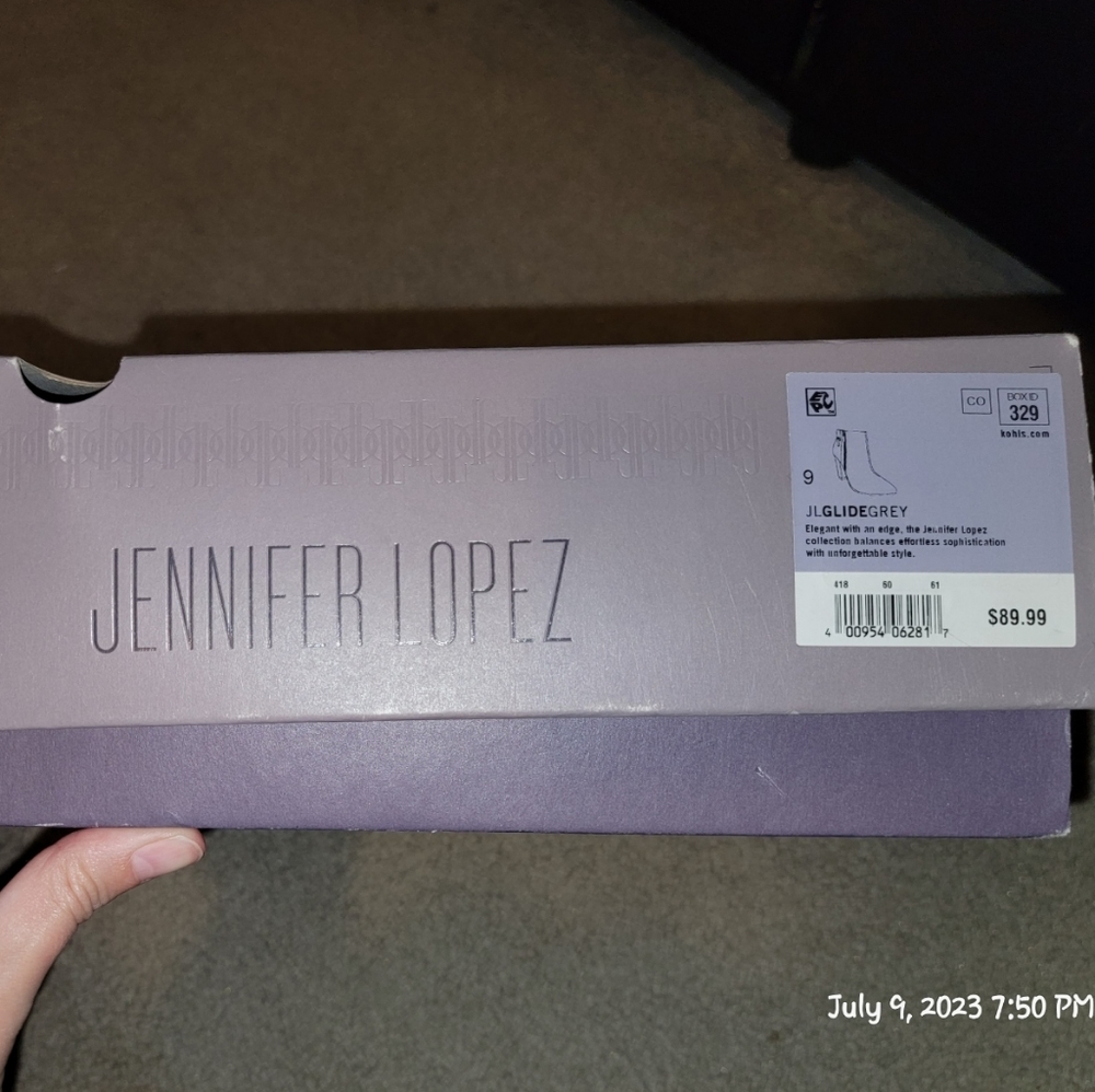 Jennifer Lopez Size 9